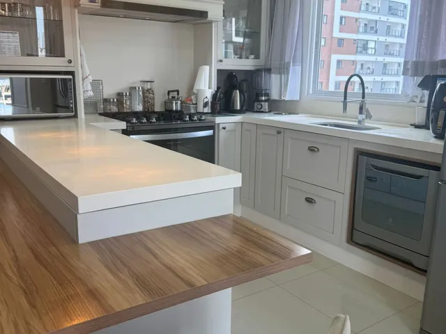 Apartamento com 140m² 2 quartos e 3 banheiros, à venda, no bairro meia praia em Itapema