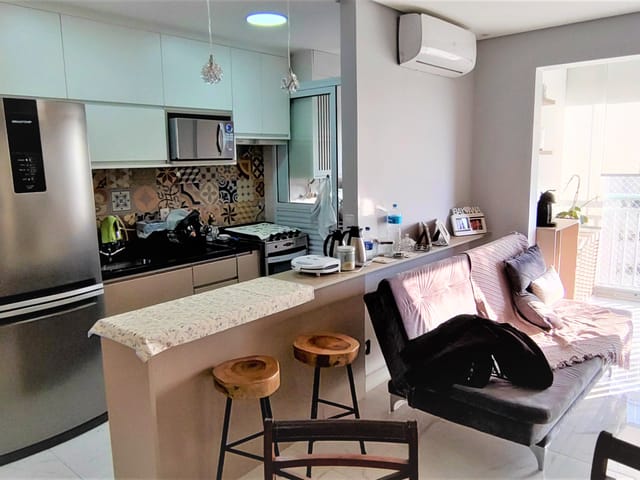 Foto do Apartamento - BARRA VISTA, COM 58M² 2 DORM SENDO 1 SÚITE, COM AR COND., MÓVEIS PLANEJADOS, SACADA ENVIDRAÇADA, PORTEIRA FECHADA COM TODOS OS ELETROELETRONICOS E 1 VAGA. | Lares e Andares Imóveis