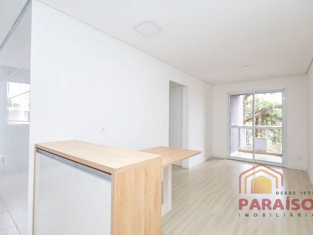 Apartamento 2 quartos e 2 banheiros, para alugar, no bairro Guaíra em Curitiba