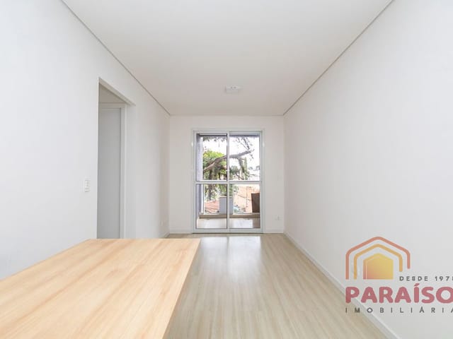 Apartamento 2 quartos e 2 banheiros, para alugar, no bairro Guaíra em Curitiba