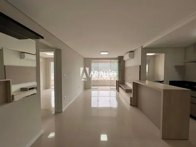 Apartamento 2 quartos e 2 banheiros, para alugar, no bairro Fazenda em Itajaí