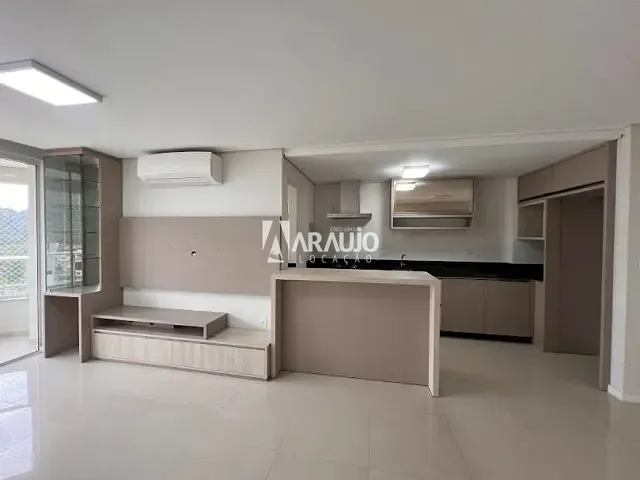 Apartamento 2 quartos e 2 banheiros, para alugar, no bairro Fazenda em Itajaí
