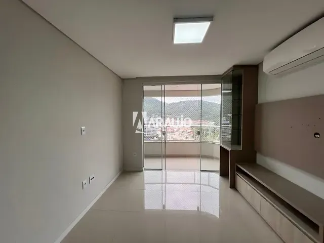 Apartamento 2 quartos e 2 banheiros, para alugar, no bairro Fazenda em Itajaí
