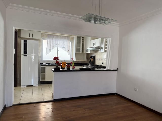Apartamento 3 quartos e 2 banheiros, para alugar, no bairro Seminário em Curitiba