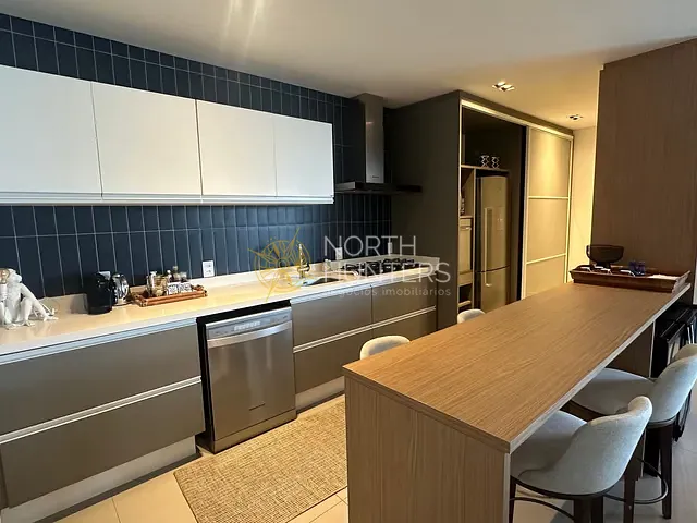 Apartamento com 148m² 2 quartos e 3 banheiros, à venda ou para alugar, no bairro Jurerê Internacional em Florianópolis