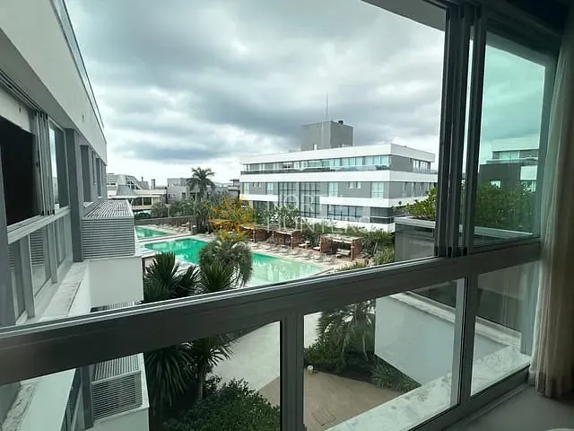 Apartamento com 148m² 2 quartos e 3 banheiros, à venda ou para alugar, no bairro Jurerê Internacional em Florianópolis