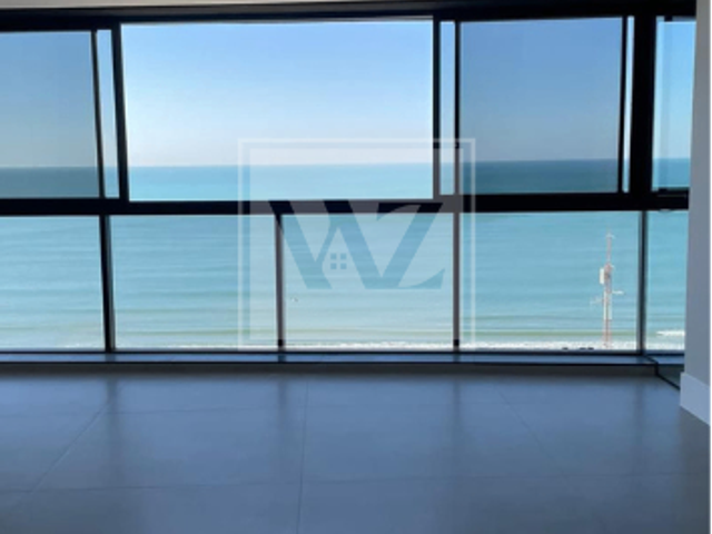 Apartamento 4 quartos e 5 banheiros, à venda, no bairro Meia Praia em Itapema