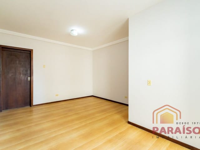 Apartamento 3 quartos e 2 banheiros, para alugar, no bairro Bigorrilho em Curitiba