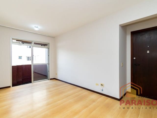 Apartamento 3 quartos e 2 banheiros, para alugar, no bairro Bigorrilho em Curitiba