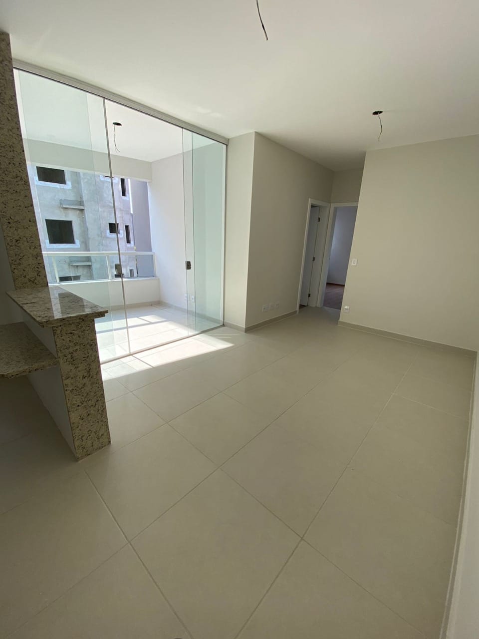 Apartamento de 2 quartos, 2 vagas, varanda gourmet com churrasqueira, à venda, João Pinheiro, Belo Horizonte, MG - Alto padrão. miniatura 3