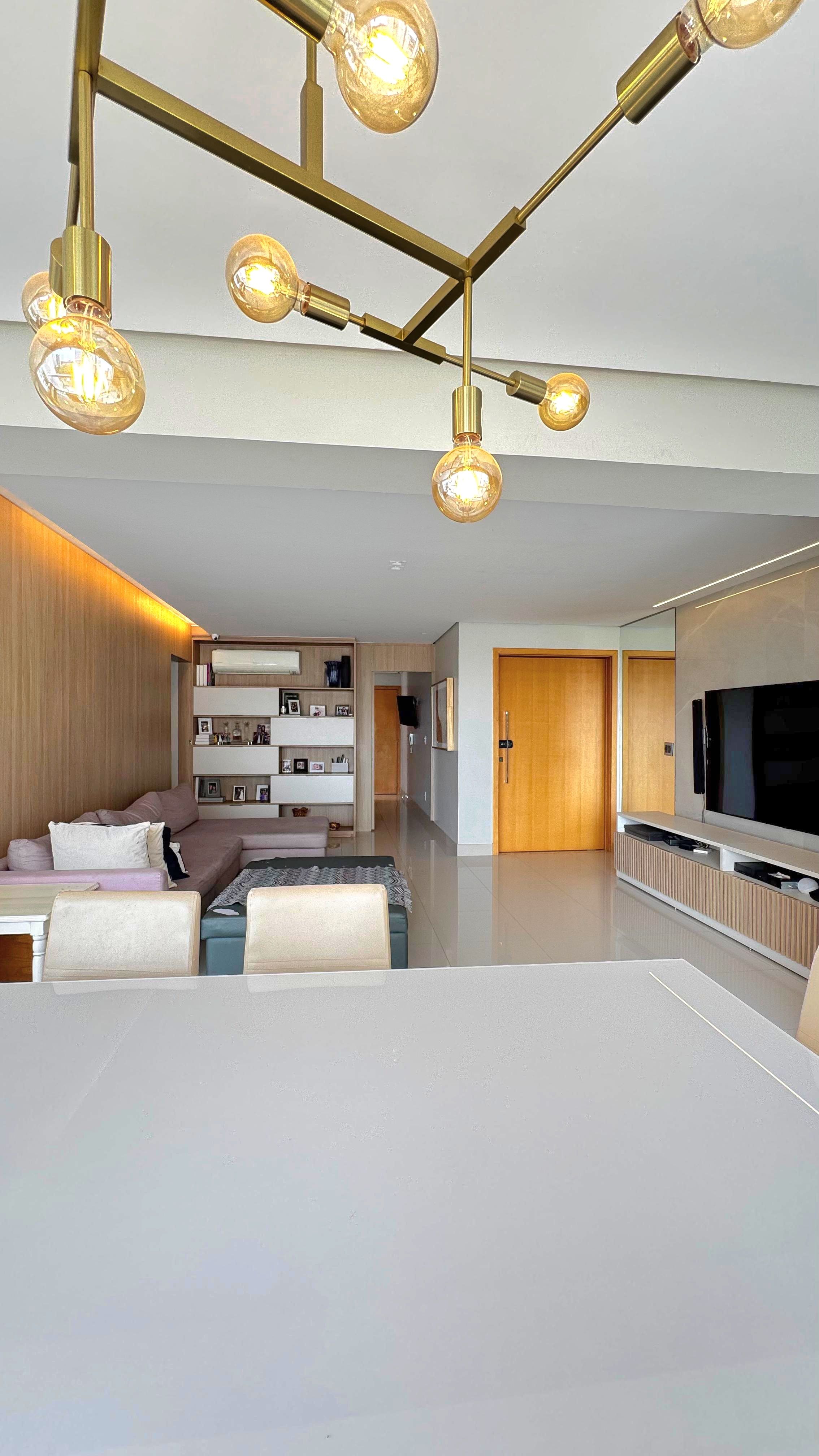 Apartamento mobiliado à venda com 128m2, 3 quartos, 2 suítes, 3 vagas, escaninho, no Jardim Goiás, Goiânia, GO