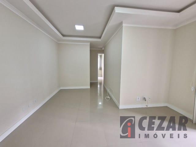 Apartamento 3 quartos e 2 banheiros, para alugar, no bairro Uberaba em Curitiba