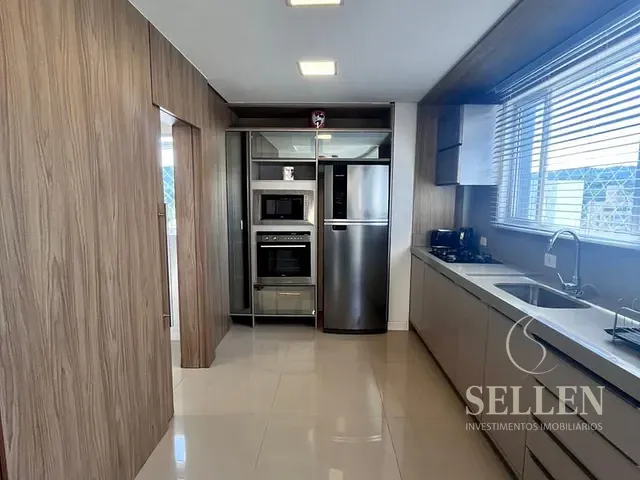 Apartamento 4 quartos e 4 banheiros, para alugar, no bairro Pioneiros em Balneário Camboriú