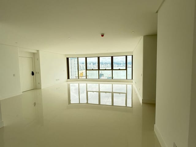Apartamento 4 quartos e 5 banheiros, à venda, no bairro Centro em Balneário Camboriú