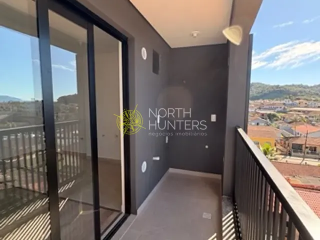 Apartamento com 76m² 2 quartos e 1 banheiro, para alugar, no bairro Iririú em Joinville