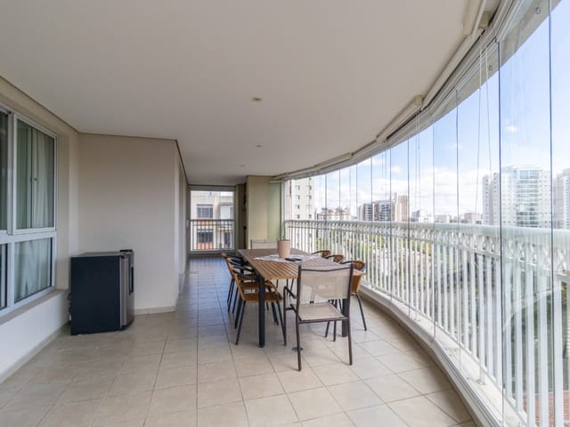 Apartamento com 247m² 4 quartos e 6 banheiros, à venda, no bairro Vila Sofia em São Paulo