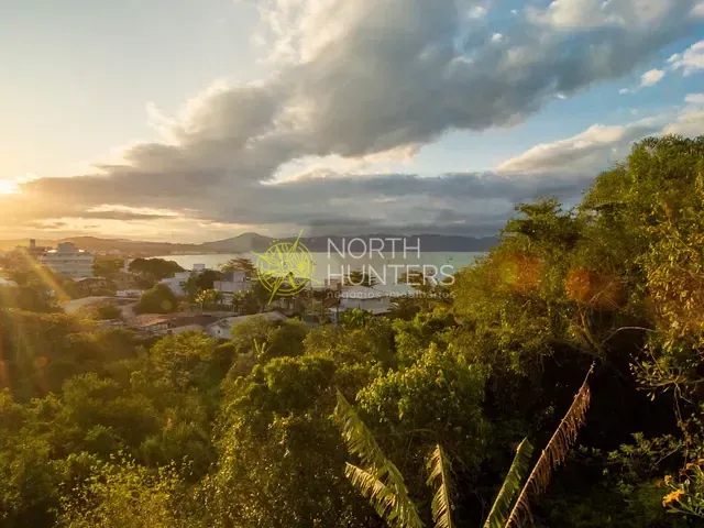 Apartamento com 321m² 3 quartos e 5 banheiros, para alugar, no bairro Jurerê em Florianópolis