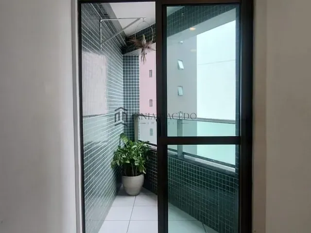 Flat 1 quarto e 2 banheiros, à venda, no bairro Pina em Recife