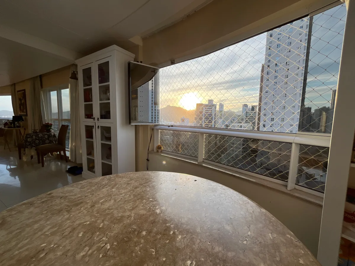 Apartamento para venda em Centro com 4 quartos, sendo 4 suítes, 175m²