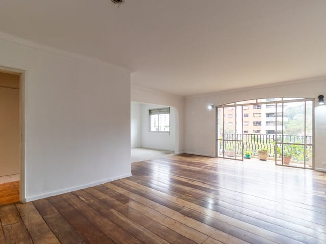 Apartamento com 3200m² 2 quartos e 2 banheiros, à venda, no bairro Real Parque em São Paulo