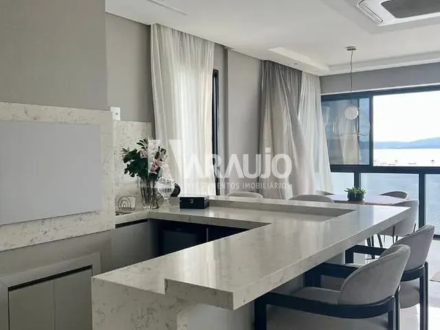 Apartamento 4 quartos e 4 banheiros, à venda, no bairro Centro em Itapema