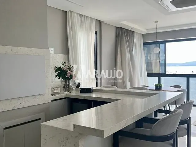 Apartamento 4 quartos e 4 banheiros, à venda, no bairro Centro em Itapema