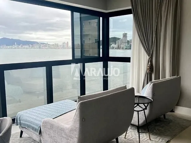 Apartamento 4 quartos e 4 banheiros, à venda, no bairro Centro em Itapema