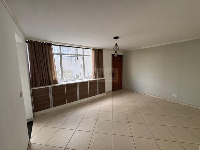 Apartamento 2 quartos e 1 banheiro, para alugar, no bairro Capão Raso em Curitiba