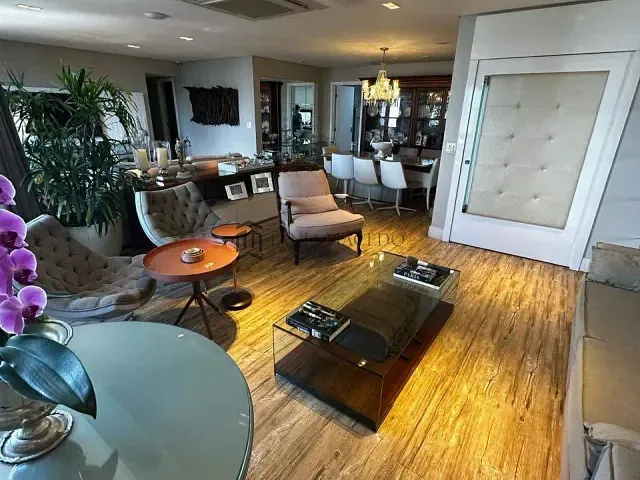 Apartamento à venda, no bairro Casa Forte em Recife