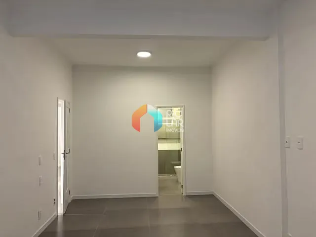 Apartamento com 62m² 1 quarto e 2 banheiros, à venda, no bairro Copacabana em Rio de Janeiro