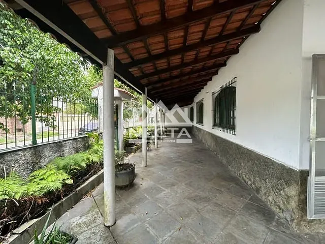 Casa com 352m² 3 quartos e 3 banheiros, à venda, no bairro Jardim Brasil em Caraguatatuba