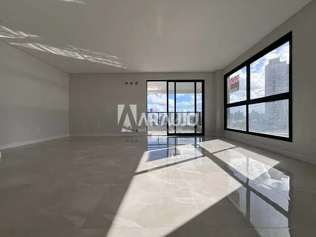 Apartamento 2 quartos e 2 banheiros, à venda, no bairro Centro em Itajaí