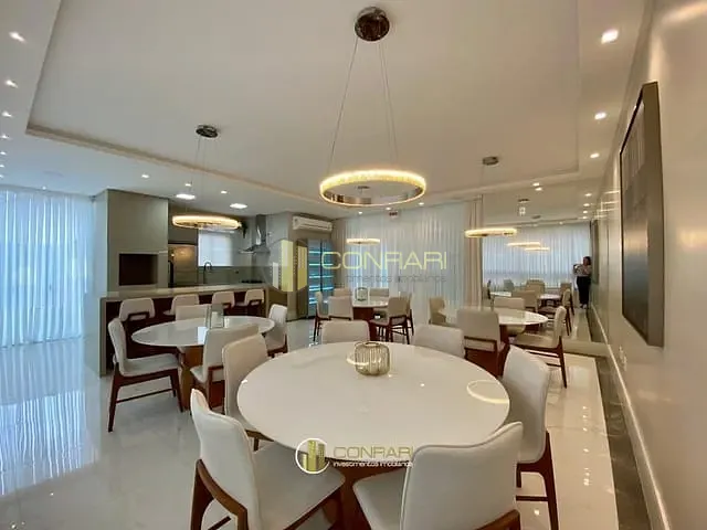 Apartamento com 209m² 3 quartos e 4 banheiros, à venda, no bairro Meia Praia em Itapema
