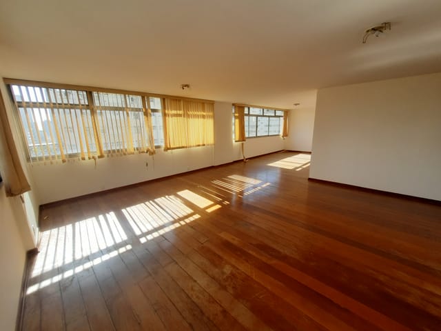 Foto do Apartamento - Ótimo e Amplo Apartamento para locação, 1 por andar, 240m², 4 Dormitórios (1 Suíte), 3 vagas, Higienópolis, São Paulo, SP | Sell Imóveis