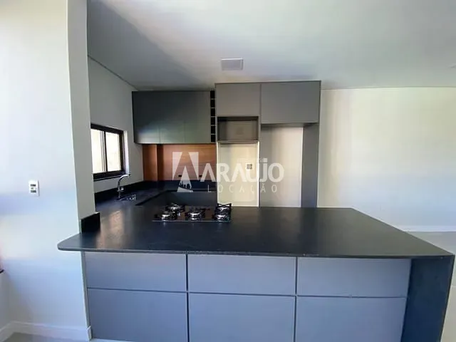 Apartamento 2 quartos e 3 banheiros, para alugar, no bairro Centro em Itajaí