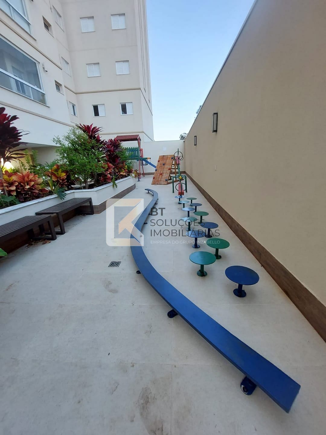 Apartamento para alugar com 2 quartos, 75m² - Foto 28