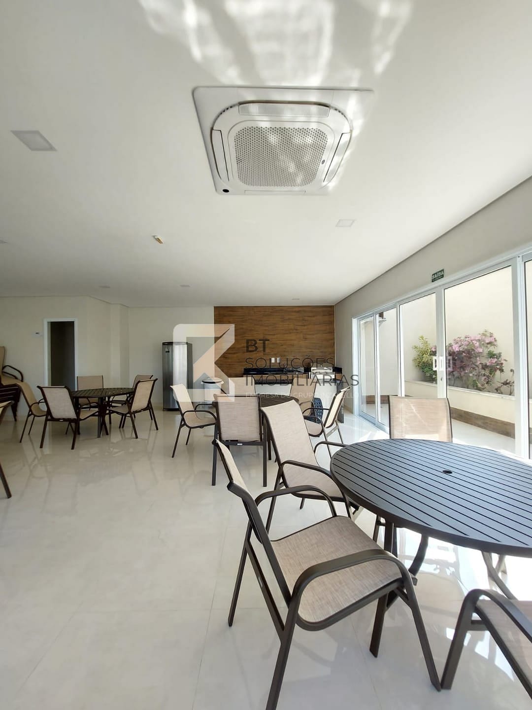 Apartamento para alugar com 2 quartos, 75m² - Foto 33