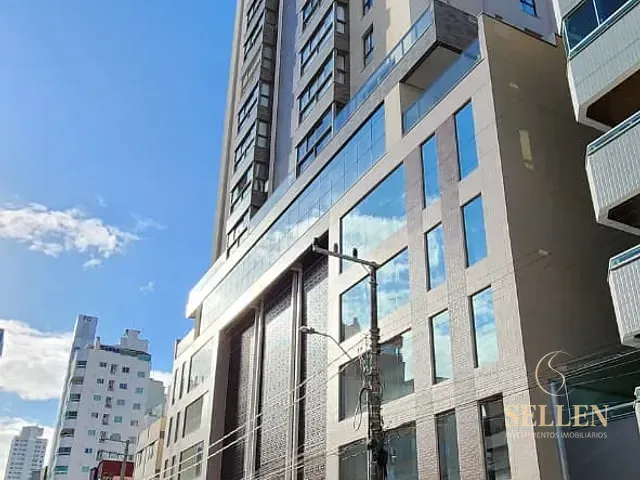 Apartamento com 290m² 4 quartos e 1 banheiro, à venda, no bairro Centro em Balneário Camboriú