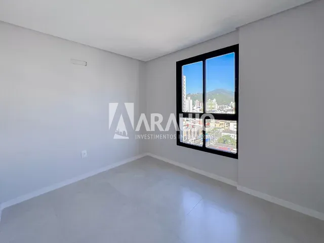 Apartamento com 96m² 3 quartos e 2 banheiros, à venda, no bairro Vila Operária em Itajaí