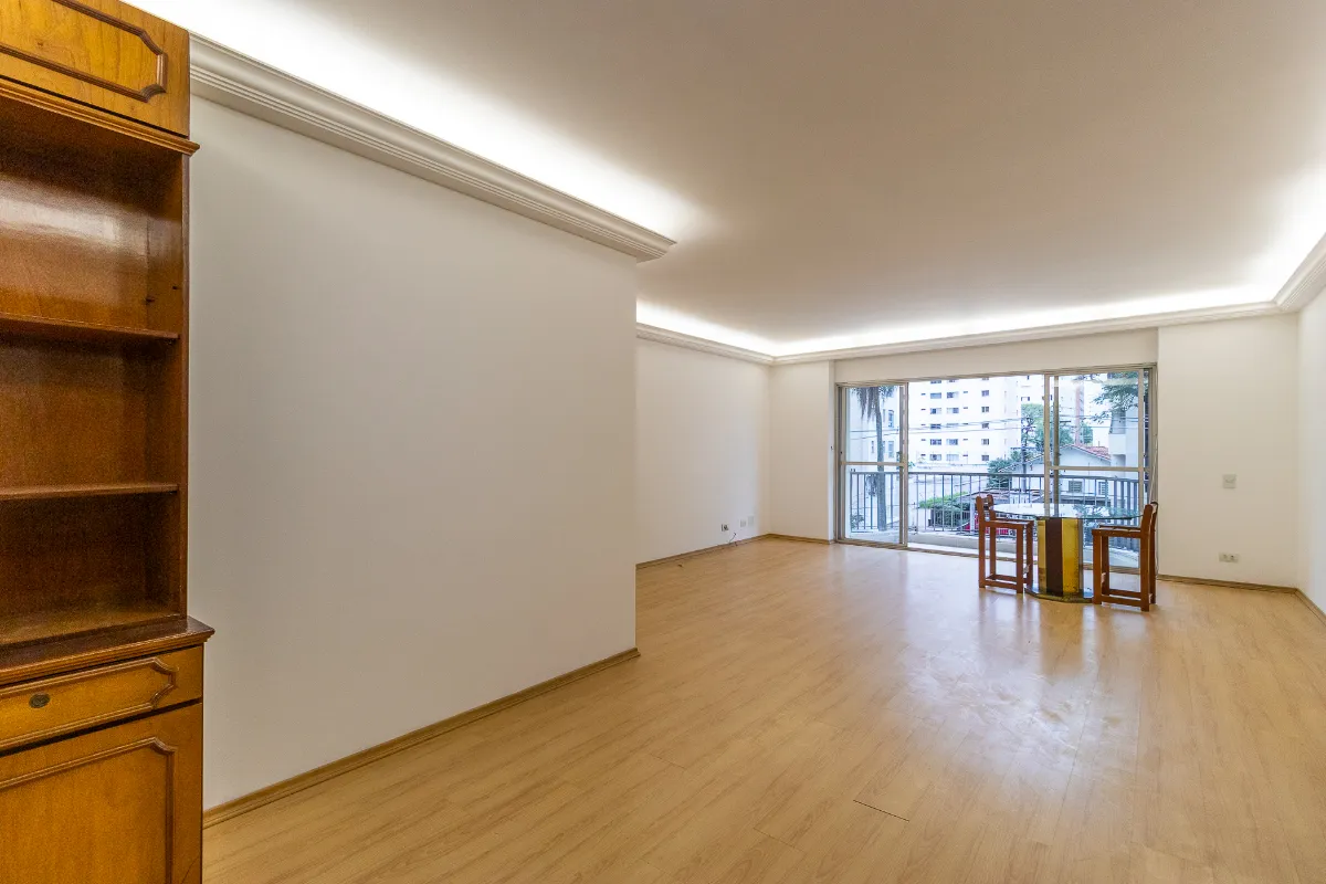Apartamento para venda em Moema com 3 quartos, sendo 1 suíte, 172m²