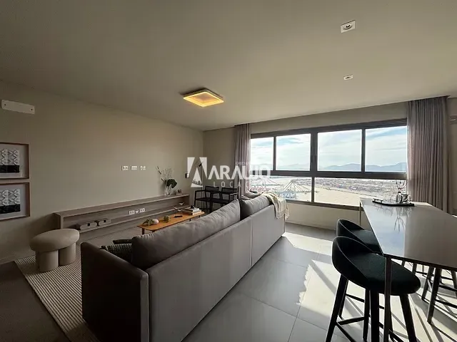 Apartamento 3 quartos e 1 banheiro, para alugar, no bairro Centro em Itajaí