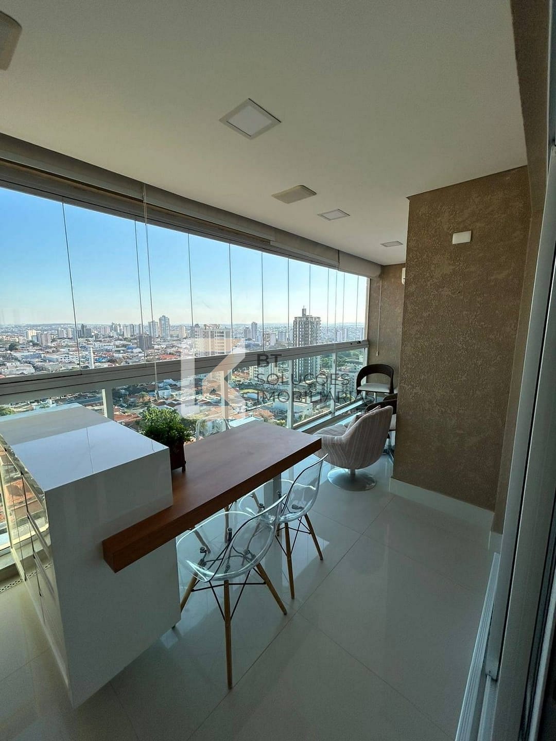 Apartamento para alugar com 2 quartos, 142m² - Foto 1