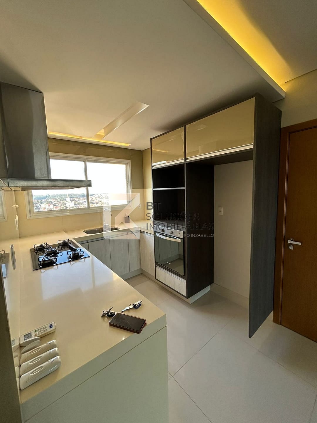 Apartamento para alugar com 2 quartos, 142m² - Foto 7