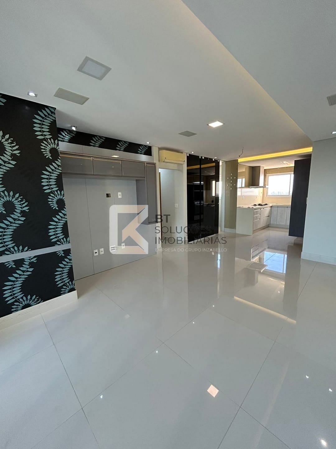 Apartamento para alugar com 2 quartos, 142m² - Foto 2