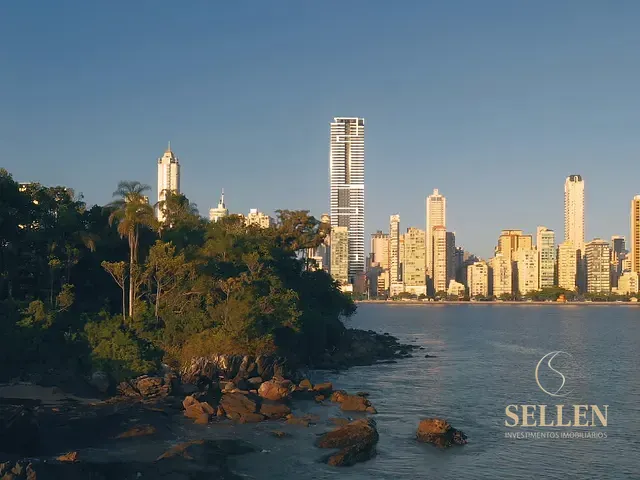 Apartamento com 244m² 4 quartos e 1 banheiro, à venda, no bairro Centro em Balneário Camboriú