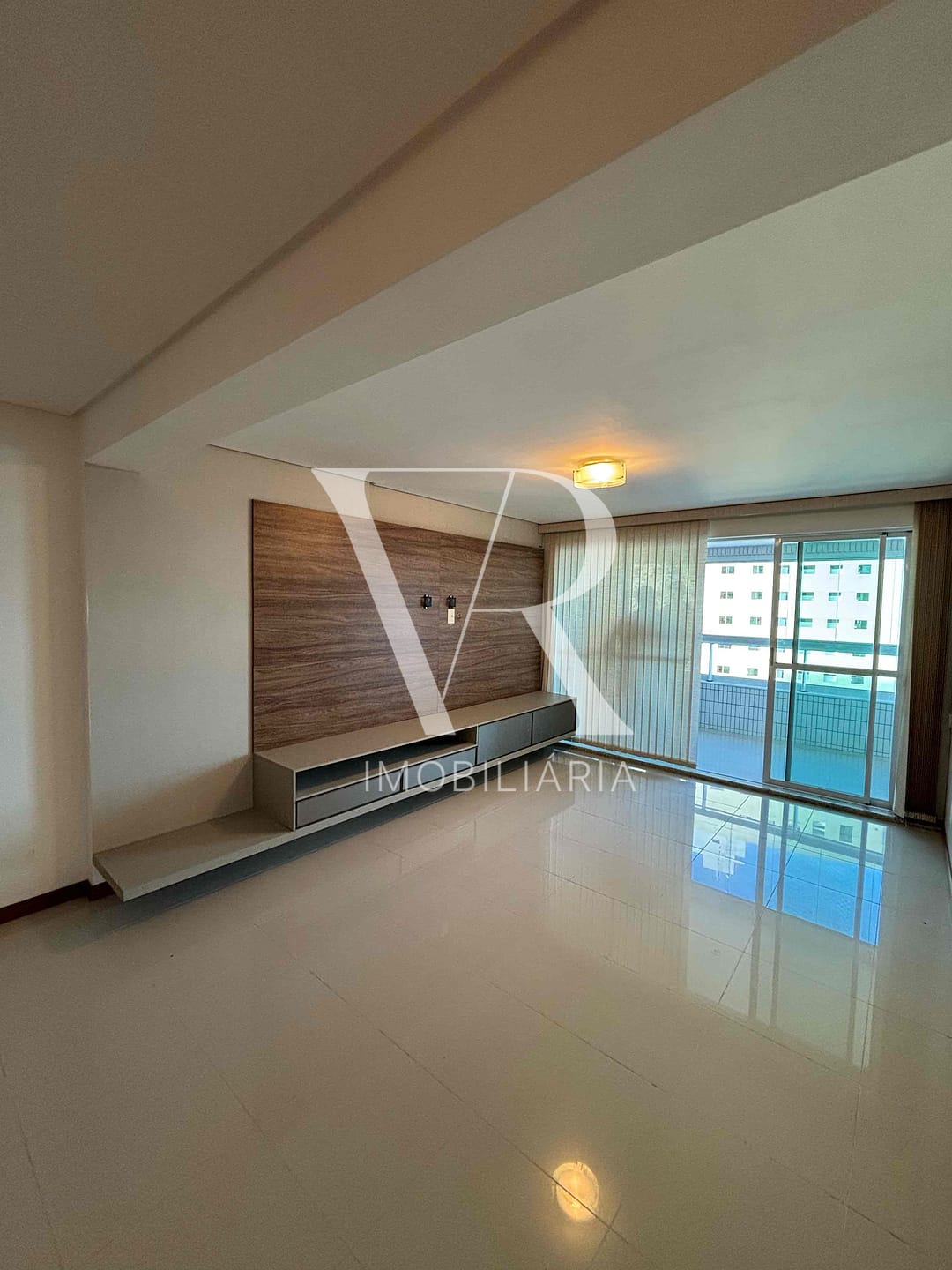 Apartamento à venda com 4 quartos, 148m² - Foto 2
