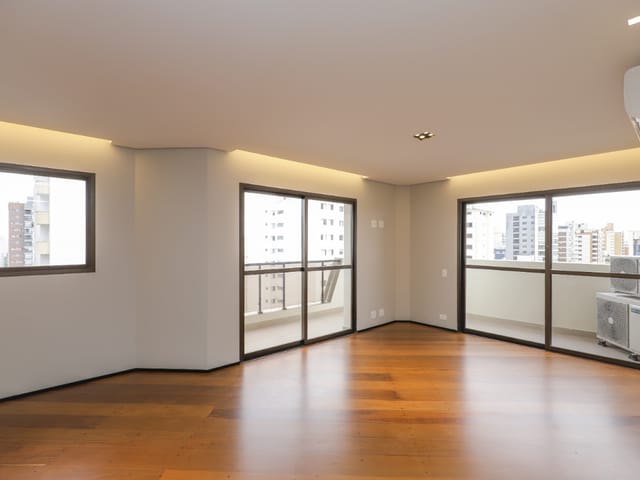 Apartamento com 200m² 4 quartos e 5 banheiros, à venda, no bairro Moema em São Paulo