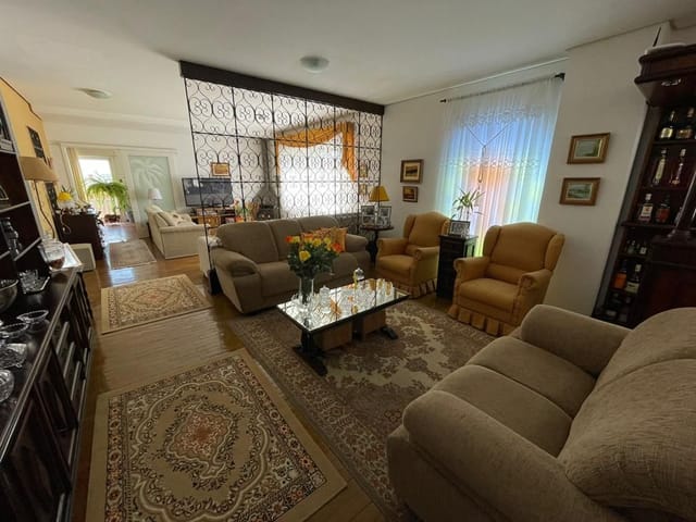 Apartamento com 400m² 5 quartos e 3 banheiros, à venda, no bairro Centro em Pelotas