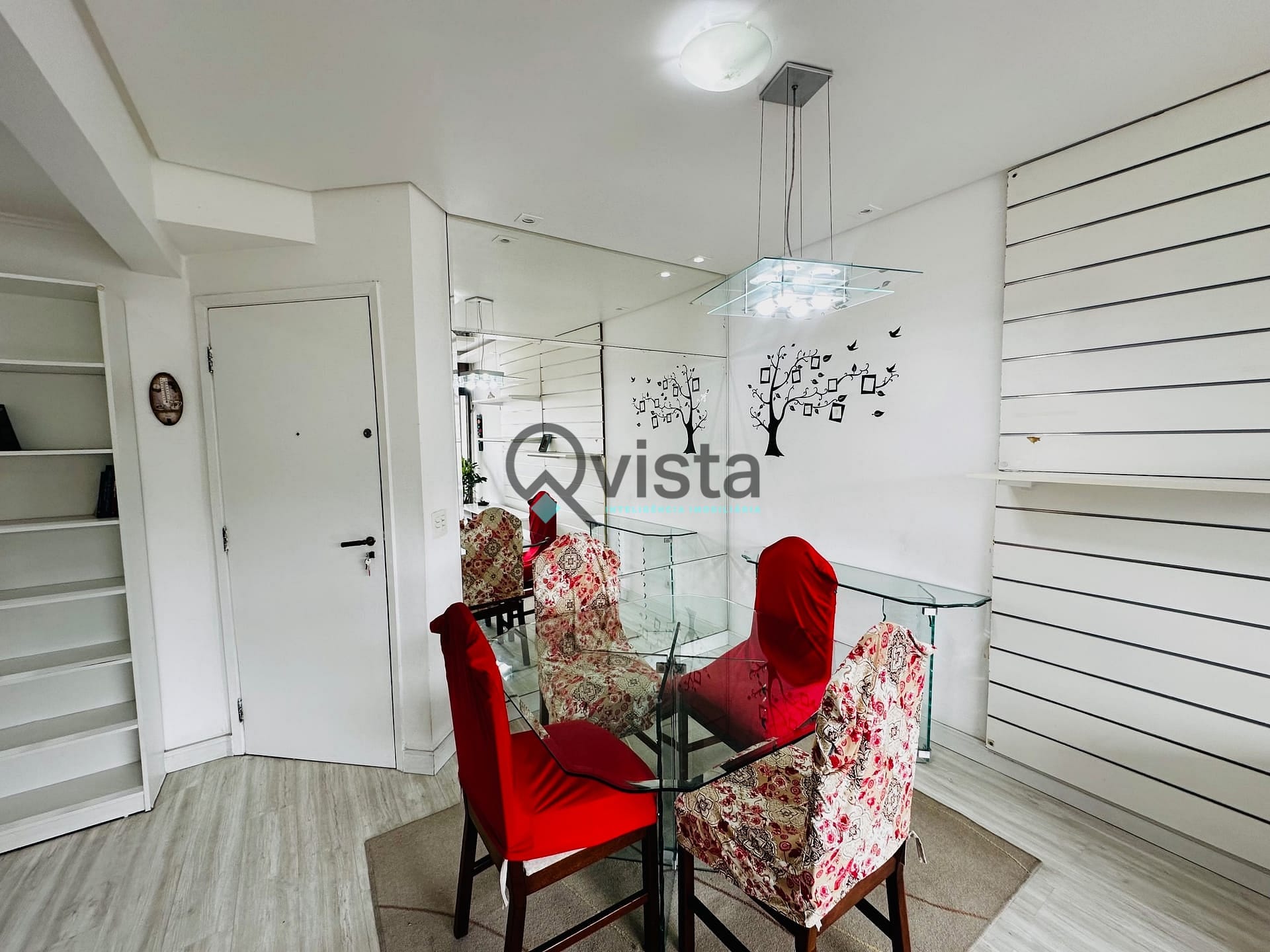 Apartamento à venda com 2 quartos, 70m² - Foto 2