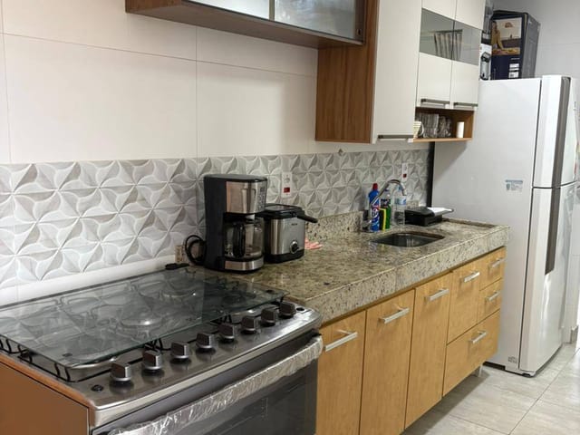 Apartamento 2 quartos e 1 banheiro, para alugar, no bairro Glória em Macaé